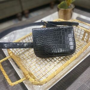 Elegant Black Crocodile-Embossed Women's Belt Bag